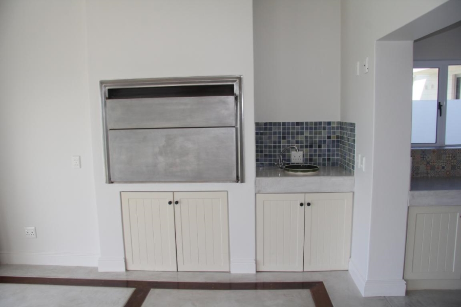 5 Bedroom Property for Sale in Whale Rock Western Cape